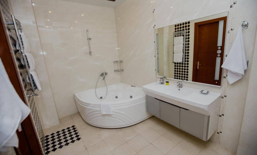 Astola Hotel Баку Экстерьер фото